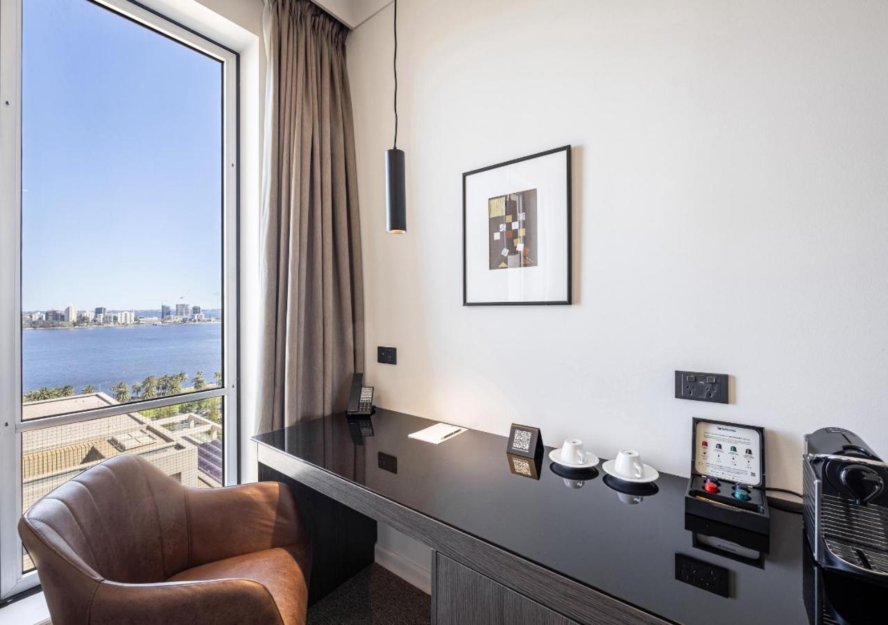 โรงแรมดักซ์ทัน เพิร์ท ภายนอก รูปภาพ A room at the hotel
