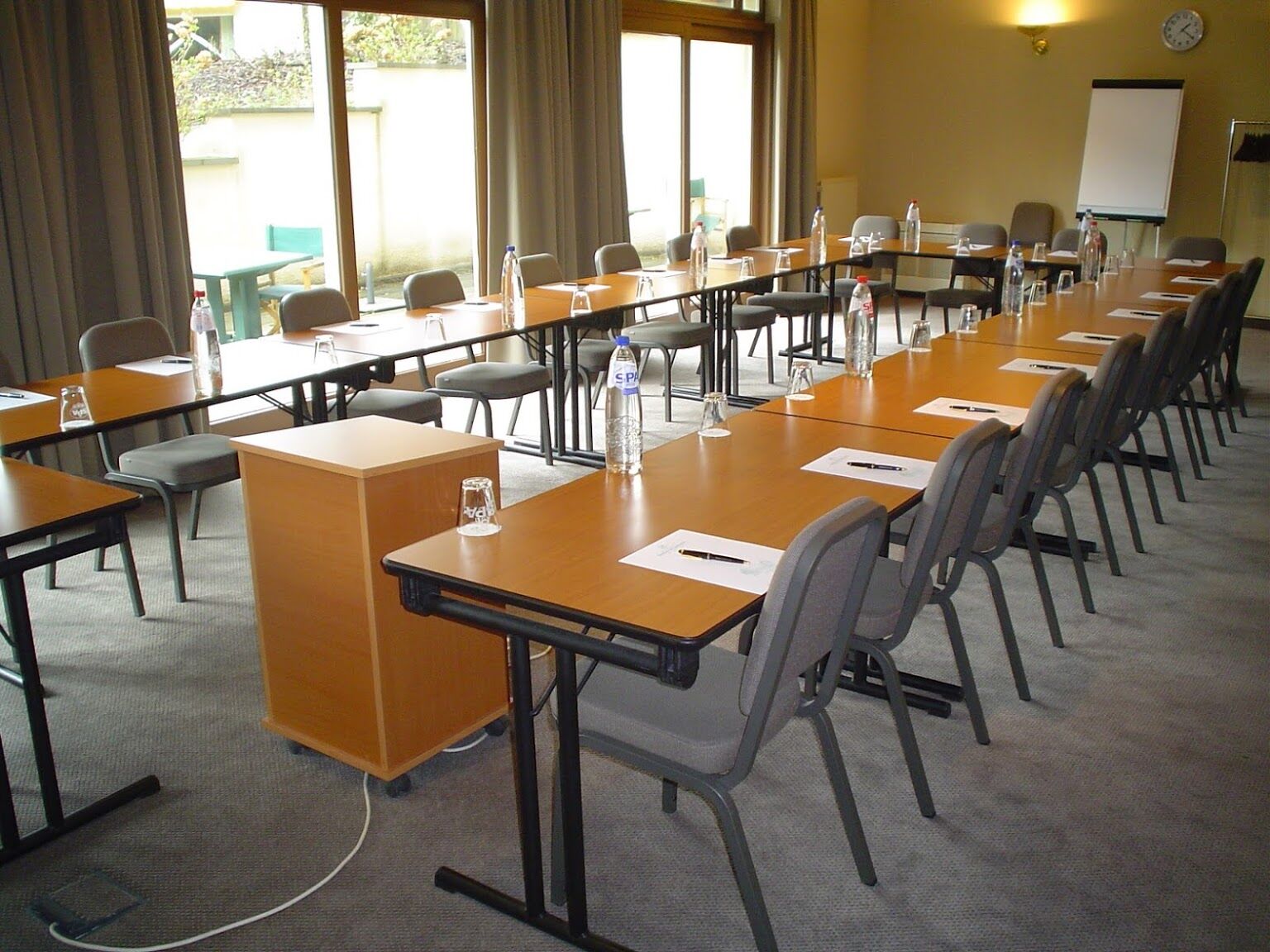 โรงแรมดักซ์ทัน เพิร์ท ภายนอก รูปภาพ A typical meeting room